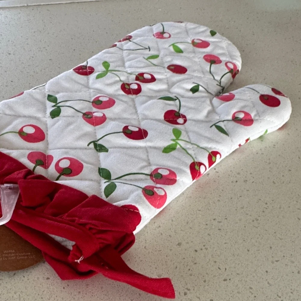 Whim Cherry Delight 🍒Oven Mitt and Pot Holder Set - NWT
